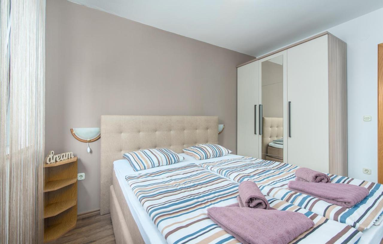 Apartmani Lorena Porec Exterior photo